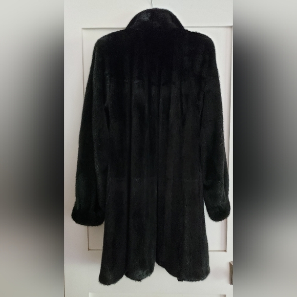 Genuine Black Canadian Mink Coat, Size 10/12, lovingly used - Picture 6 of 16